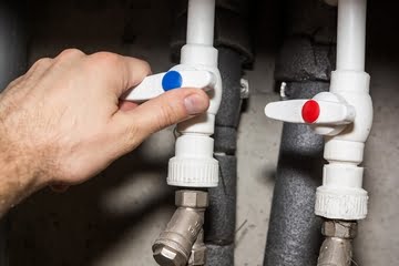 Make sure you turn off the water supply before you fix a leaking pipe.