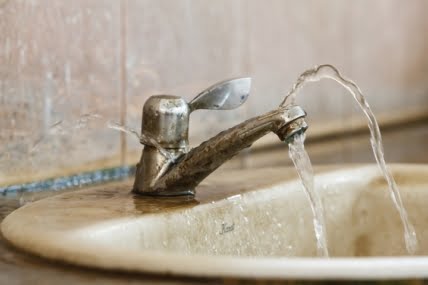 7 Early Signs of Water Damage from Your Plumbing