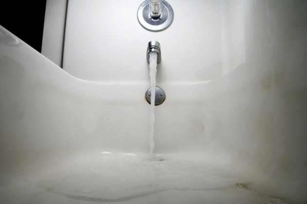 6 Reasons Why Your Bathtub Doesn't Hold Water