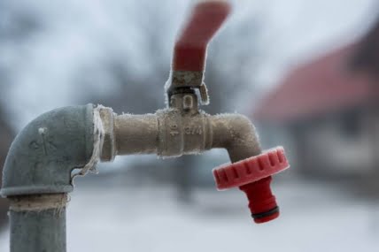 5 Early Signs of Frozen Pipes in Winter