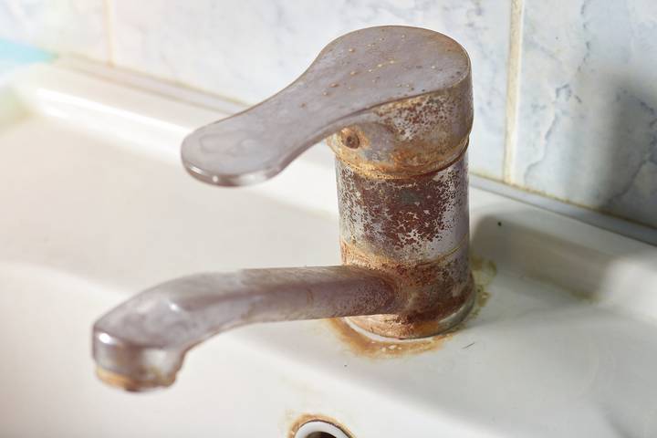 Rust stains in sink come from the water supply.