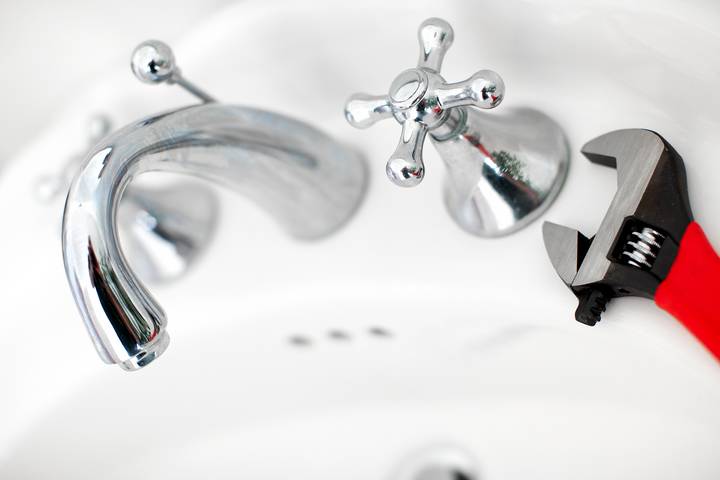 A damaged shower mix tap might cause a dripping shower faucet.