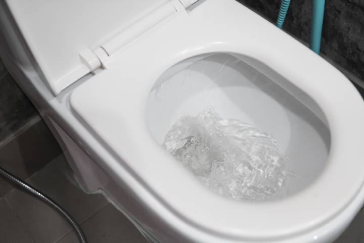 A clogged toilet causes the overflowing